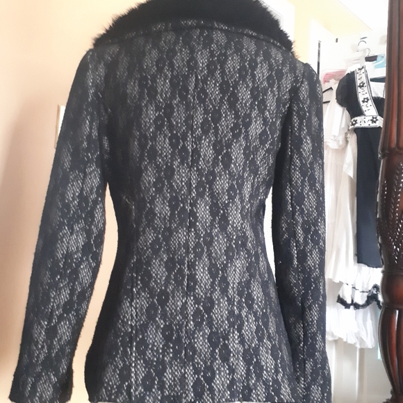 Vintage Bebe black lace jacket with faux fur - Picture 4 of 12